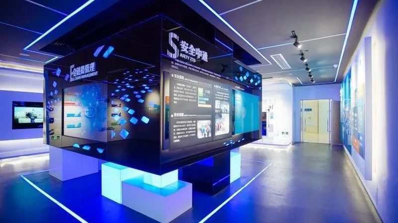 行业背景：合规与稳定是关键